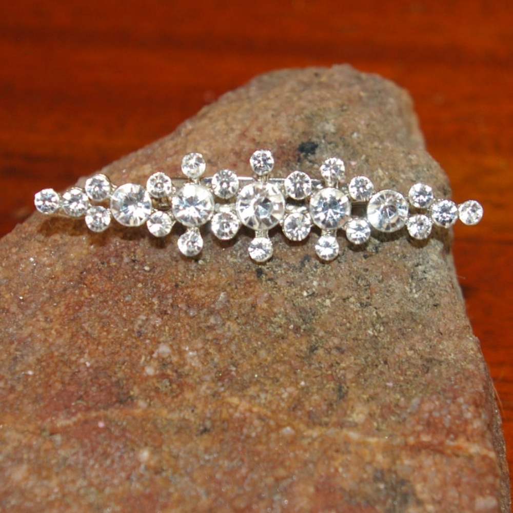 Vintage clear rhinestone Brooch